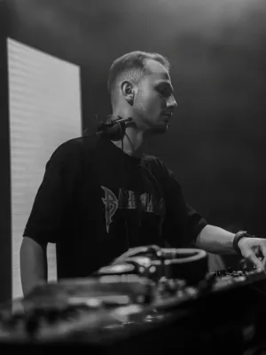 Dj Emre Demirağ  Ile Türkçe Pop Gecesi