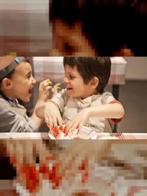 Minik Eller Pizza Yapıyor