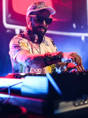 Dj Hakan Küfündür Ile 90'lar 2000'ler Türkçe Pop Parti