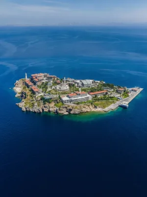 17 Ekim | Demokrasi Ve Özgürlükler Adası