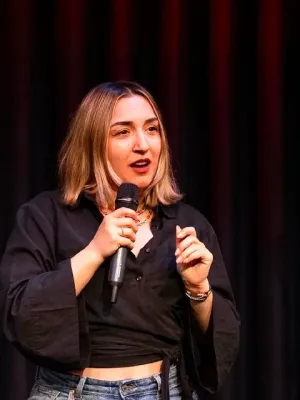 Özge Özel - Stand Up