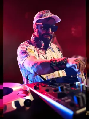 Dj Hakan Küfündür Ile 90'lar & 2000'ler Türkçe Pop Parti